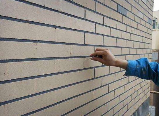 真石漆施工多厚才最合適?